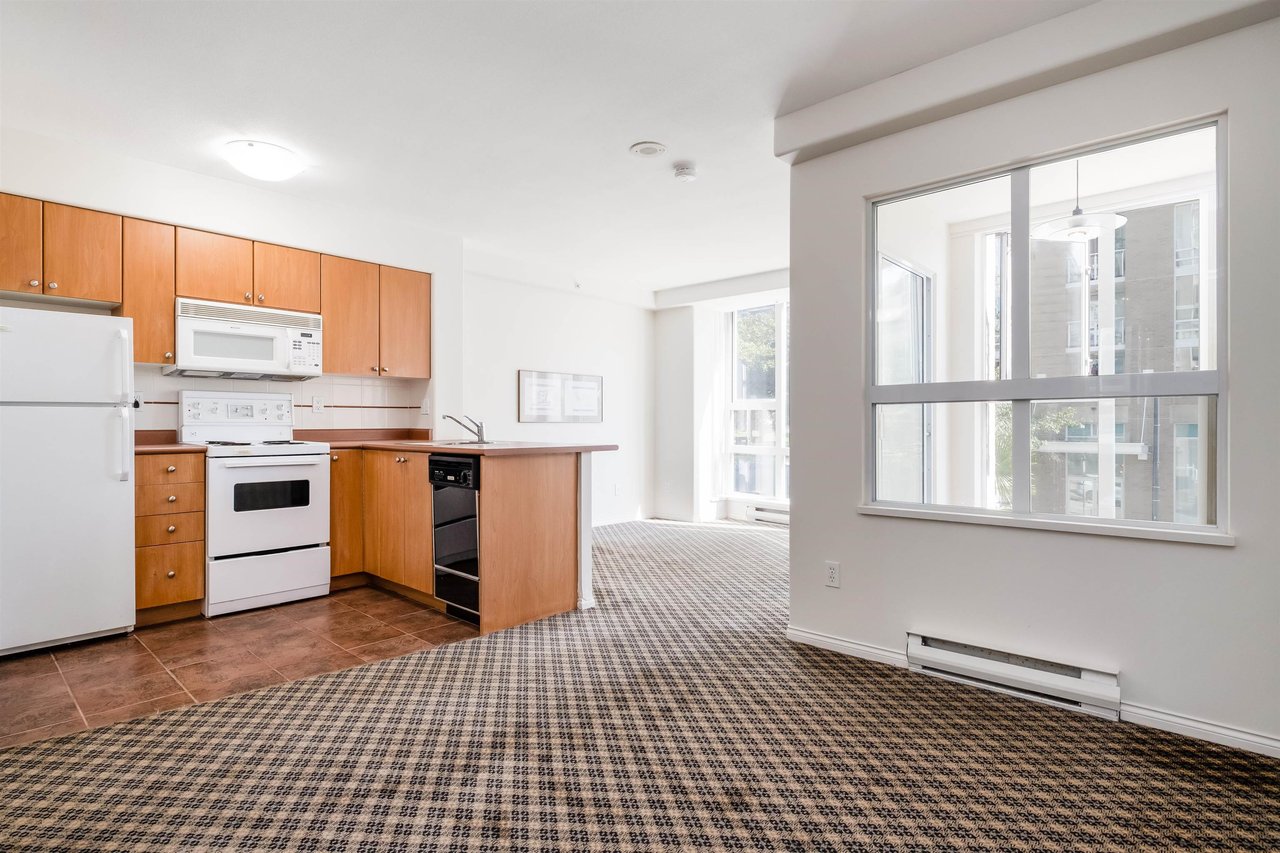 208-910 Beach Avenue, Vancouver