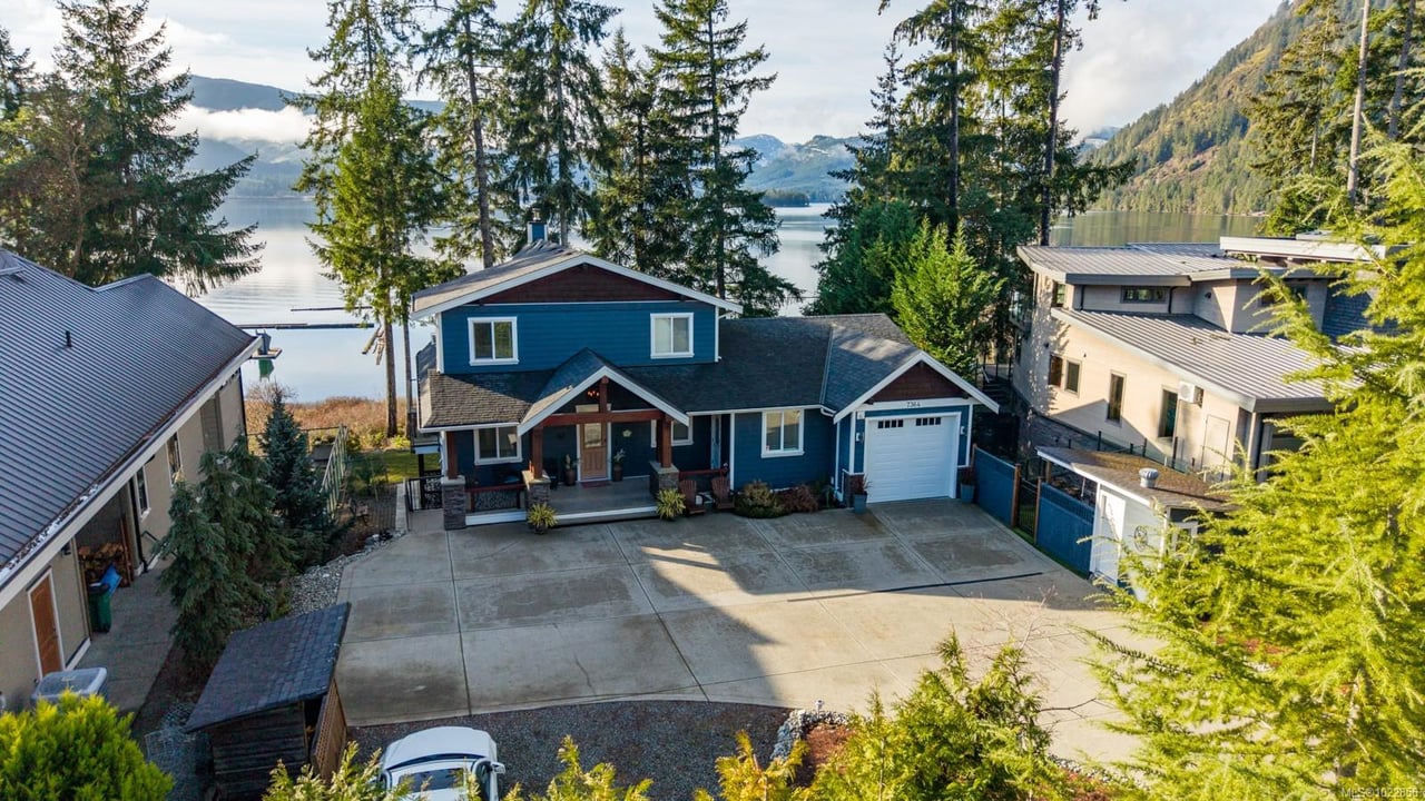 7364 Lakefront Dr, Lake Cowichan
