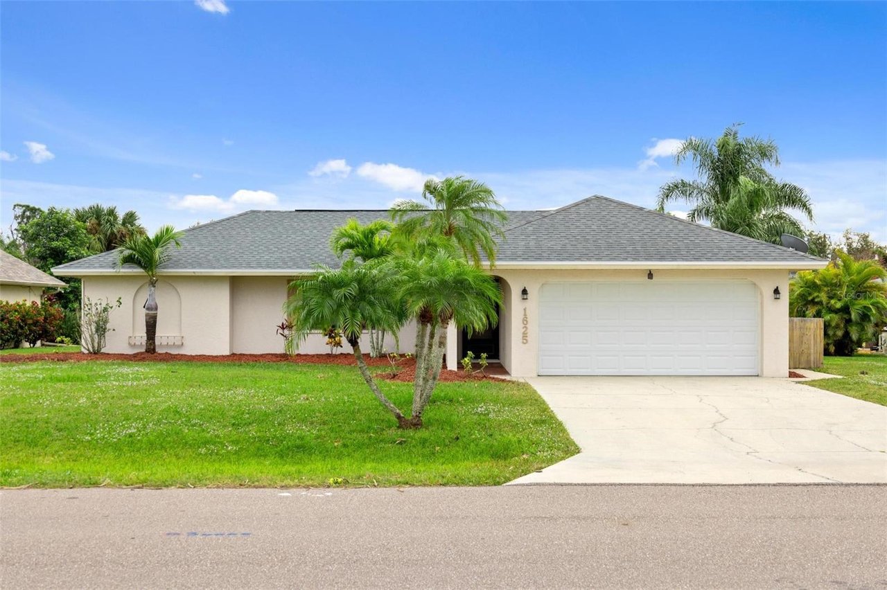 🏡🔒UNDER CONTRACT🏡🔒 1625 BLUE LAKE CIR, PUNTA GORDA, FL 33983