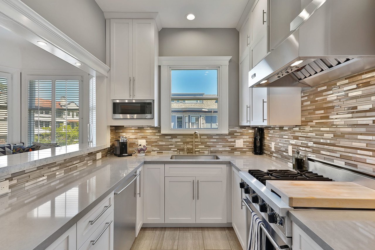 Stunning Top Floor Edwardian Style Condo