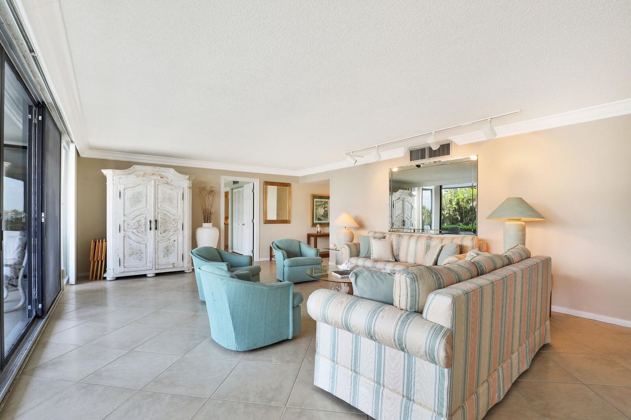 122 Lakeshore Drive #2320