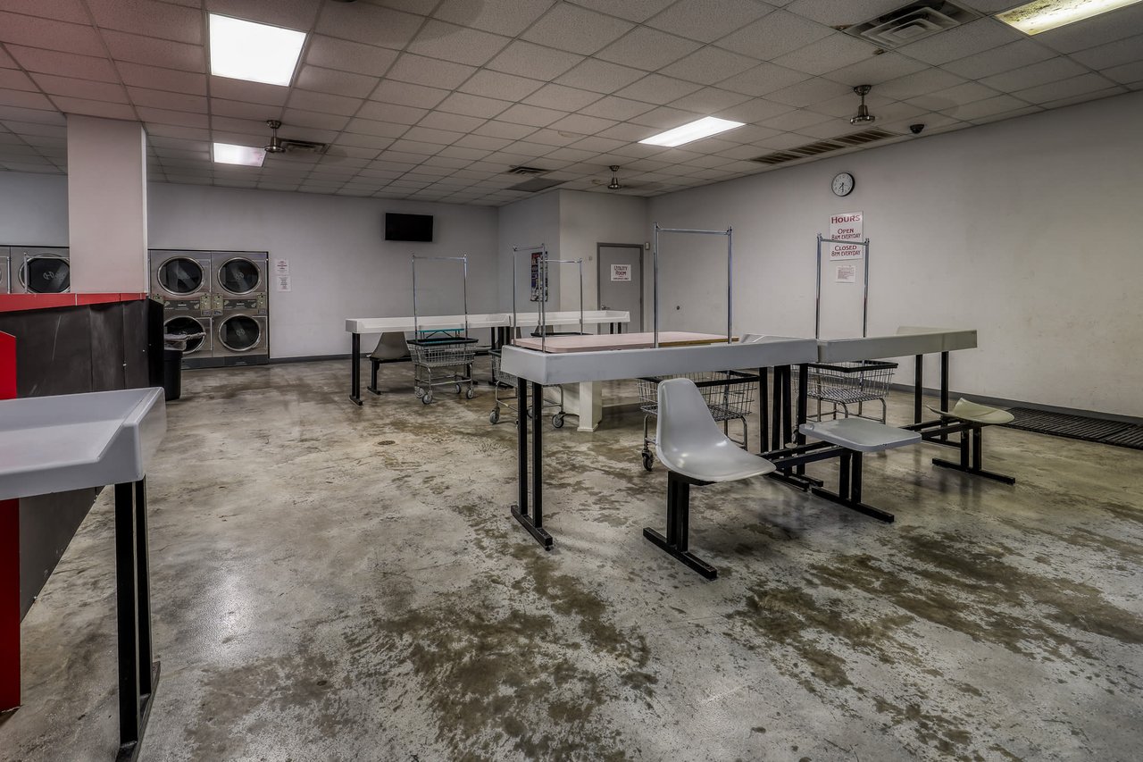 512 & 514 S Front St Bellville, TX 77418