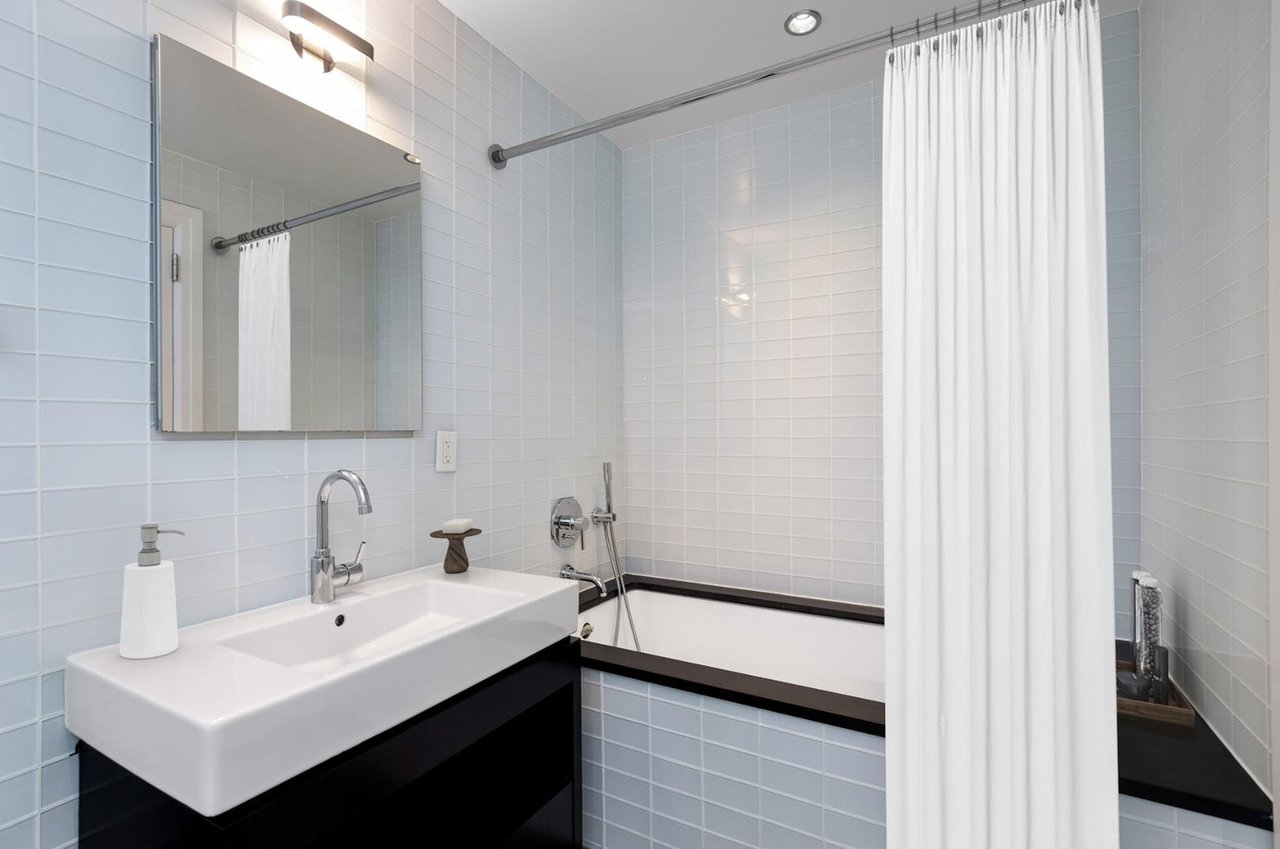 550 West 54th Street, Apt 25V