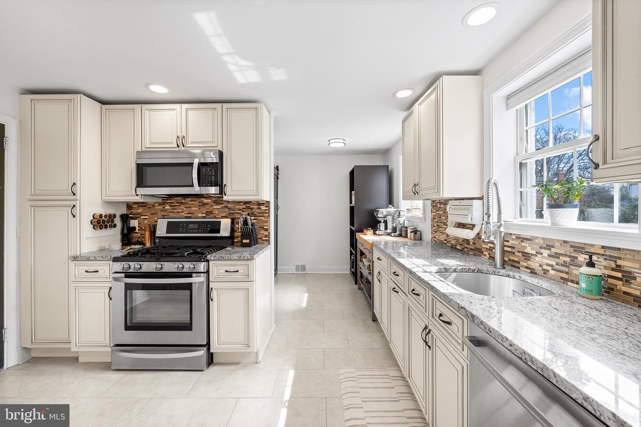 141 Barrie Rd