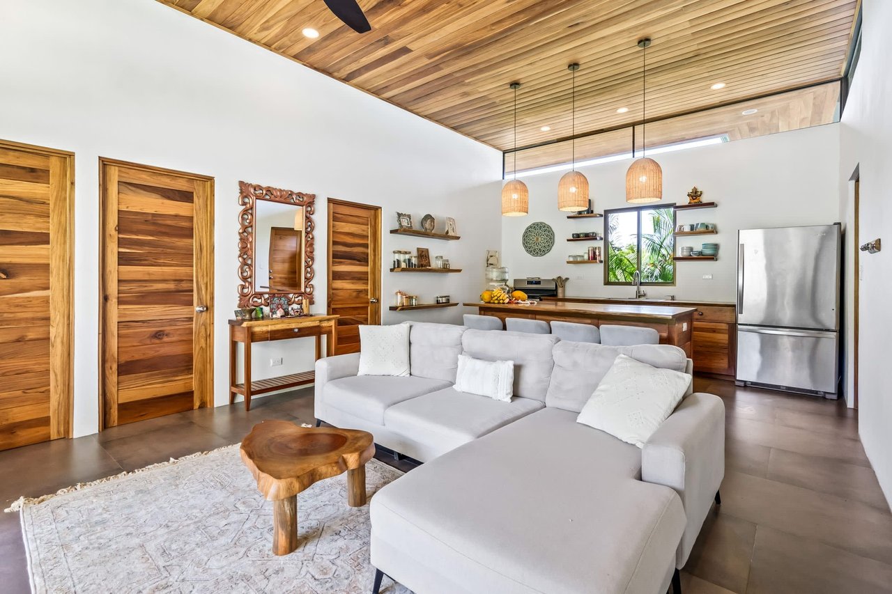 Bright & Peaceful 3-Bedroom Home With Separate Workshop/Office Space & Stunning Views Of The Lush Mountains In Easy-Access Location In Ojochal Costa Rica