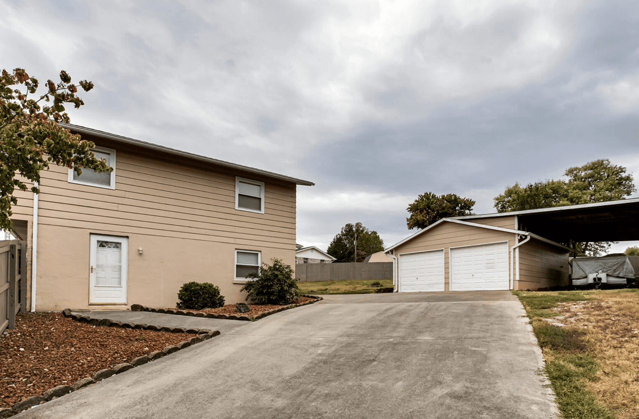 3933 Deerfield Road
