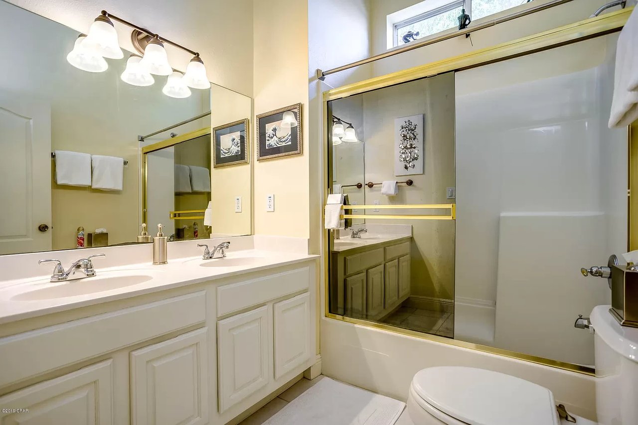 211 E Lakeshore Drive