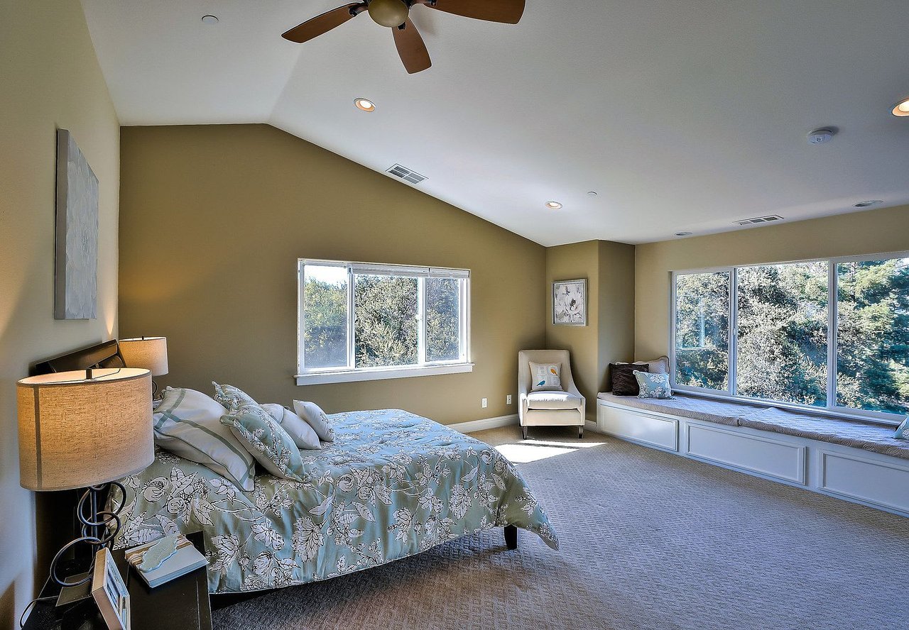 9845 Palisade Dr