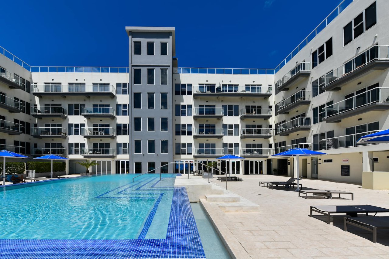Harbour House 602 S