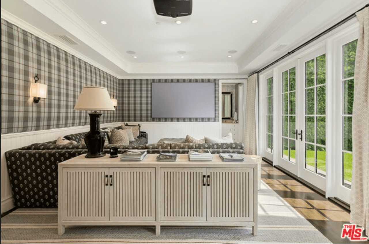 Double Lot Traditional Estate
