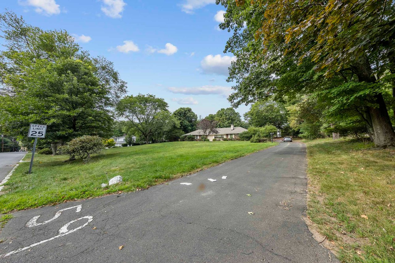 59 Hickory Ln