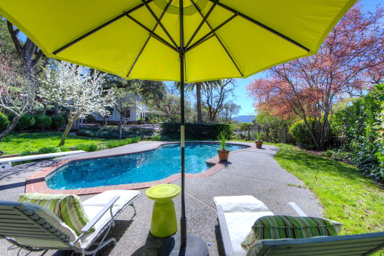9 Wolfe Glen Way