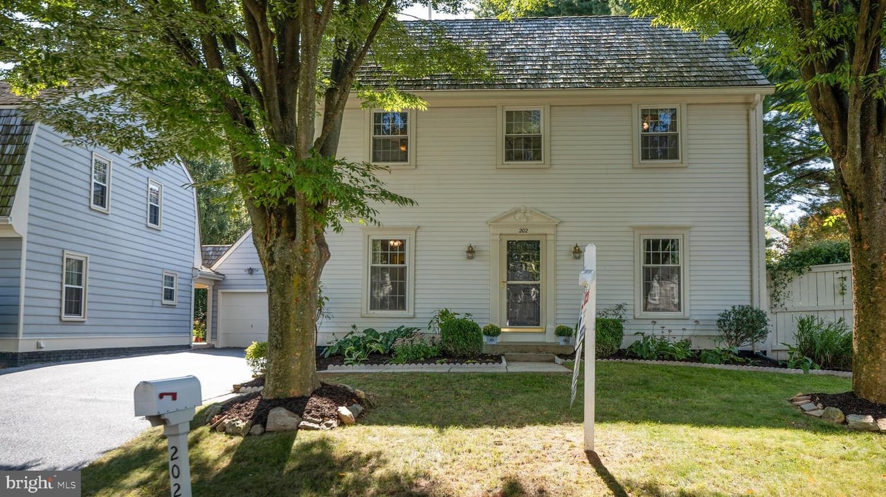 202 Meadowgate Ter