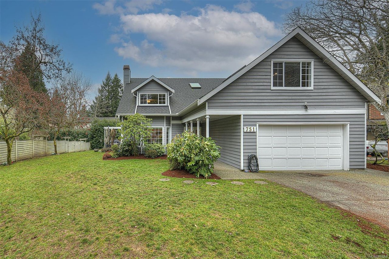 751 Helvetia Cres