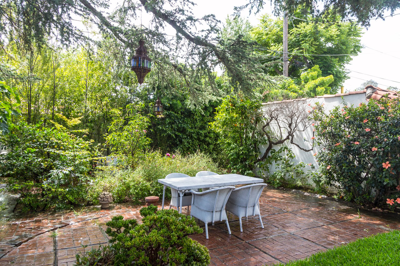 Romantic Spanish in Brentwood Glen