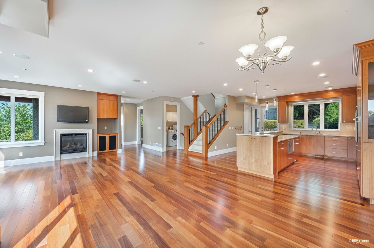 1141 Lawson Ave