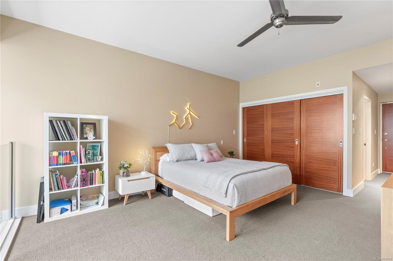 302-828 Rupert Terr, Victoria