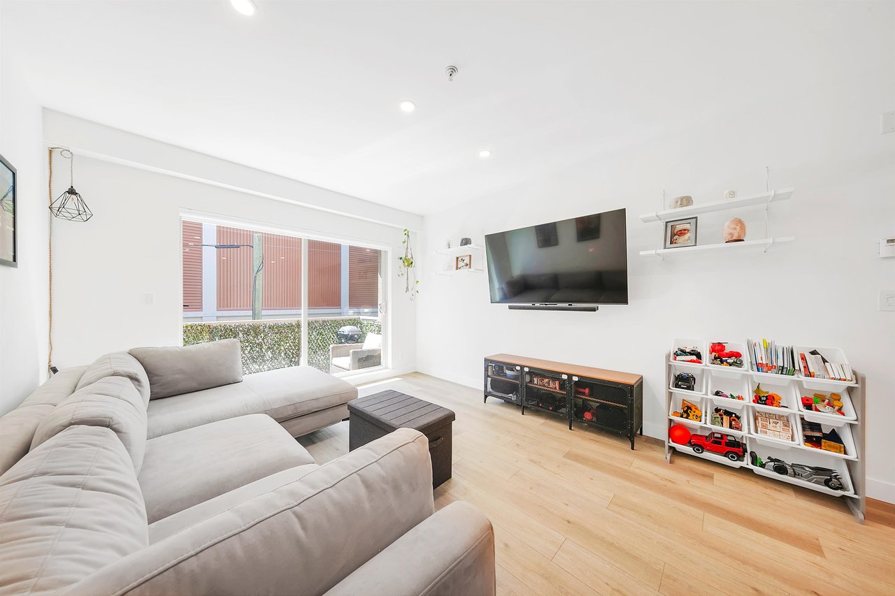 102-1033 St. Georges Ave