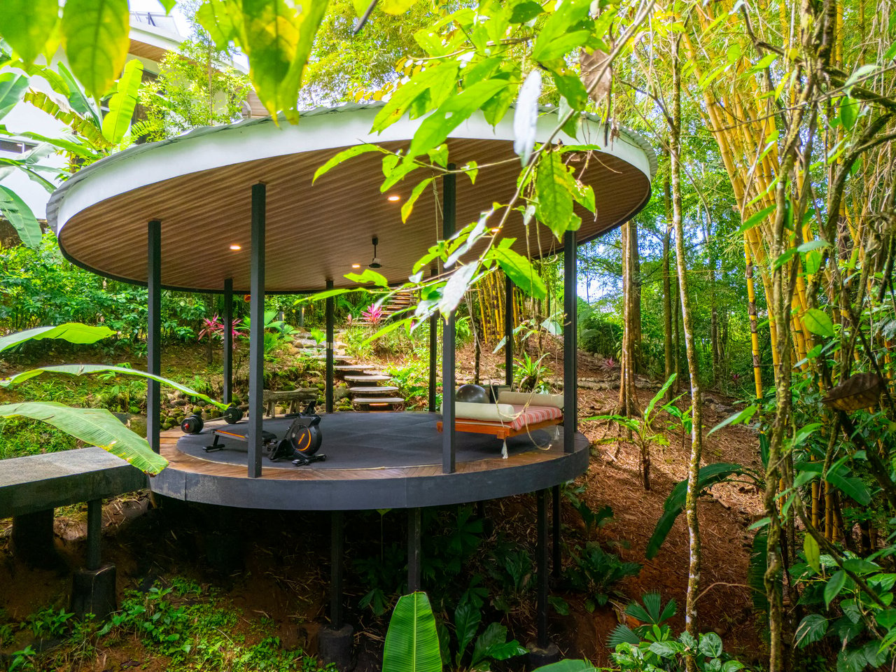 The Glass House. Sustainability, Luxury and Nature.