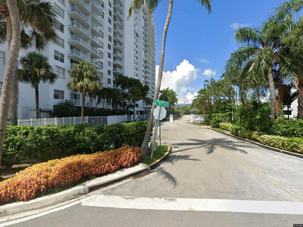2851 NE 183rd St APT 404E