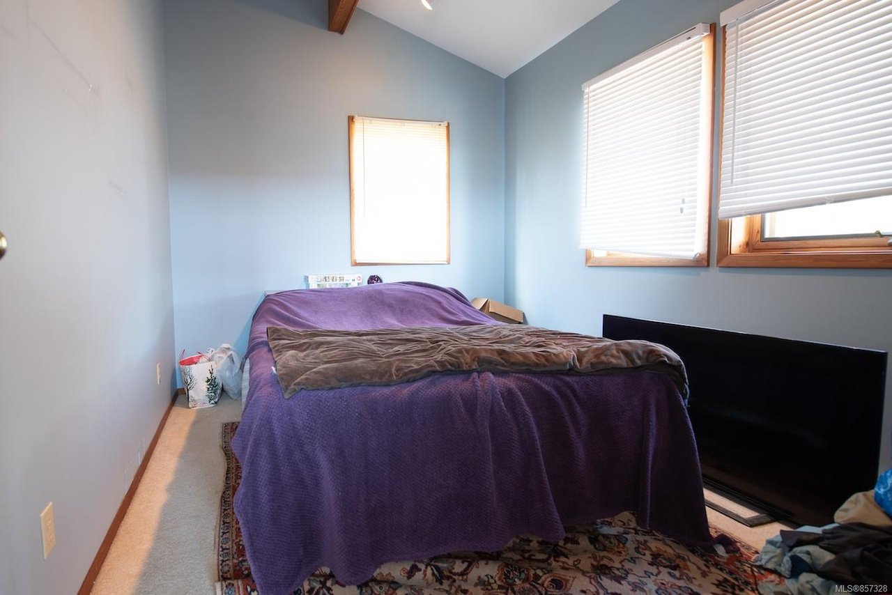 7081 Central Saanich Rd
