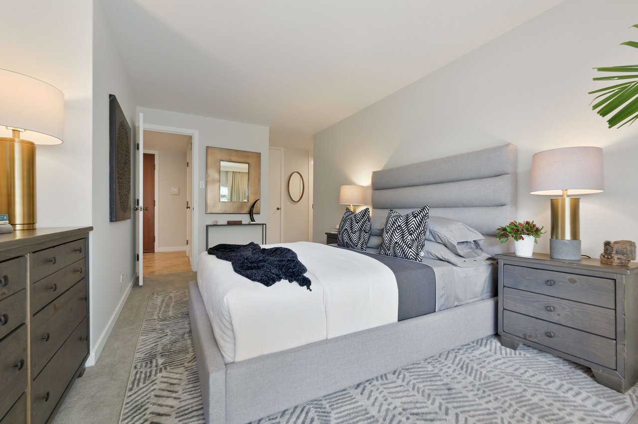Large Condo & Terrace at 2200 Pacific