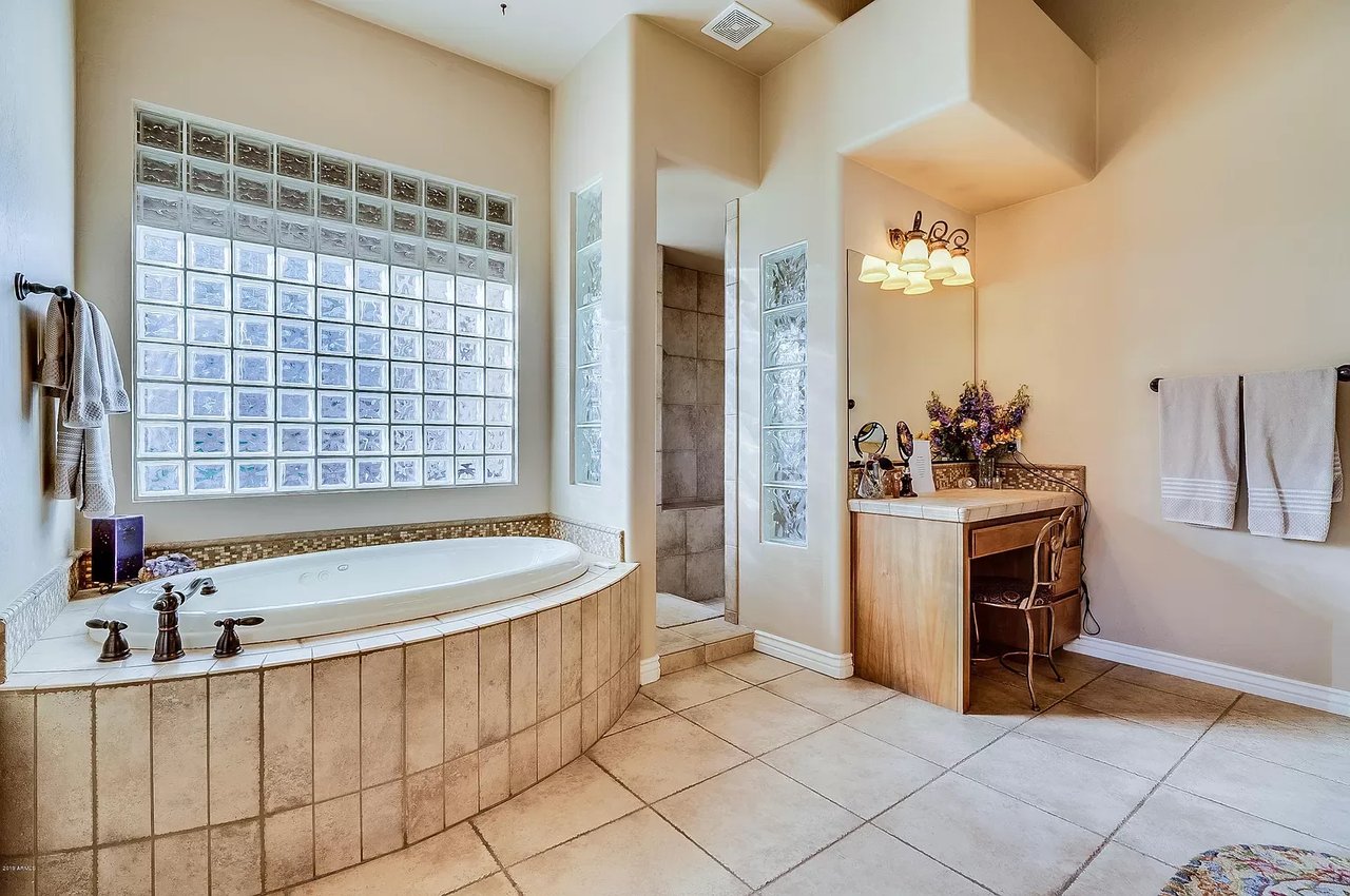 1423 W Leisure Ct