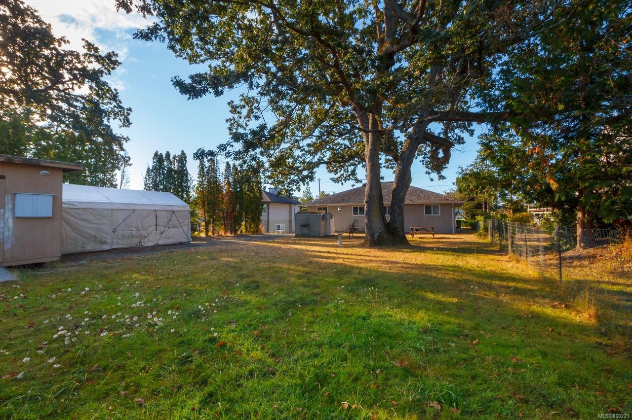 872 Old Esquimalt Rd