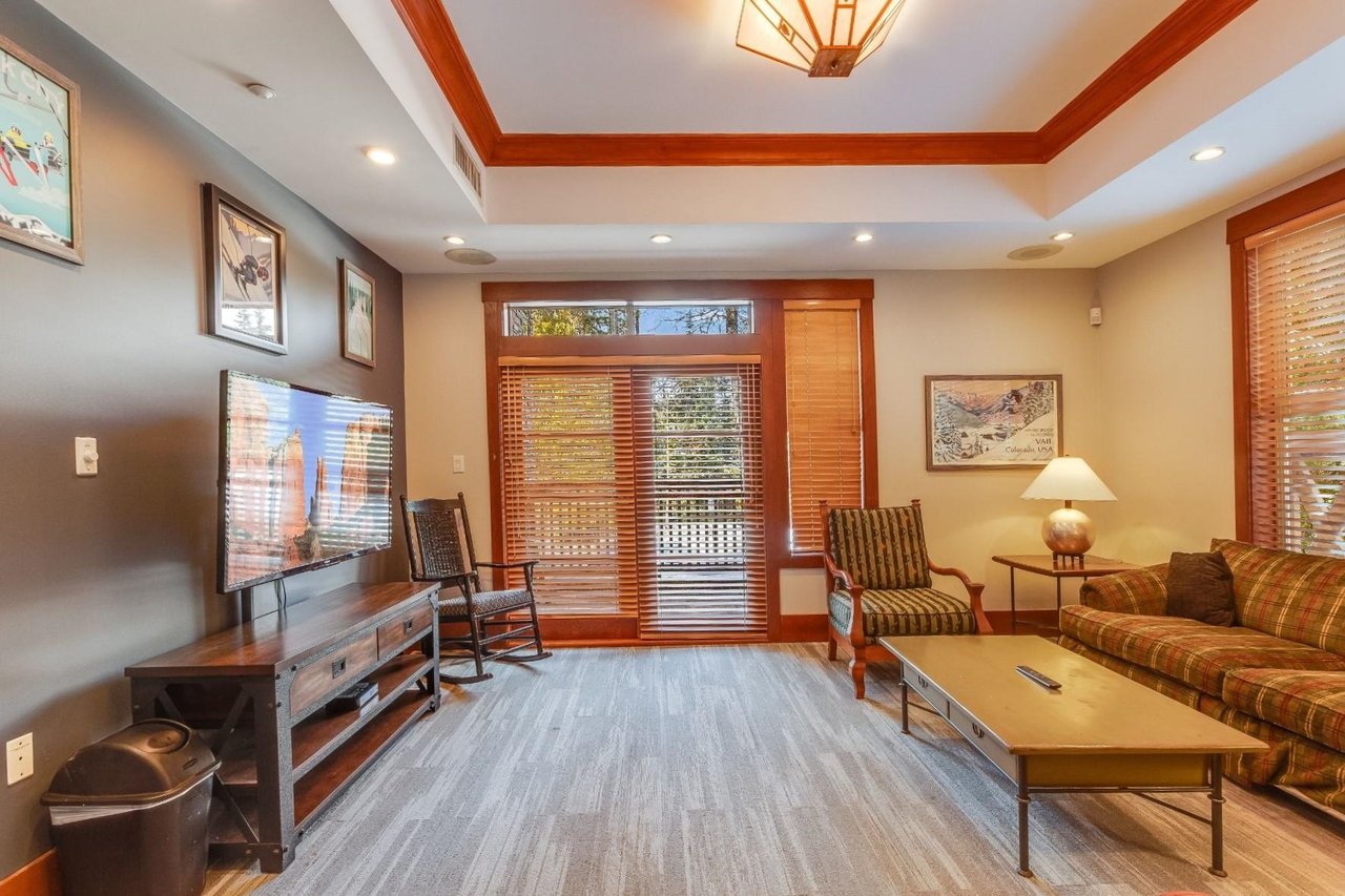 404 G4-4653 Blackcomb Wy