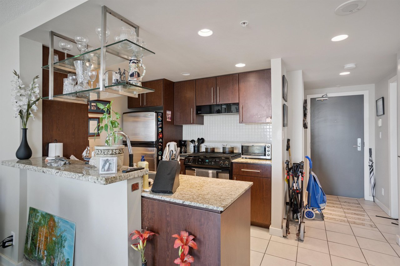 2307-455 Beach Cres