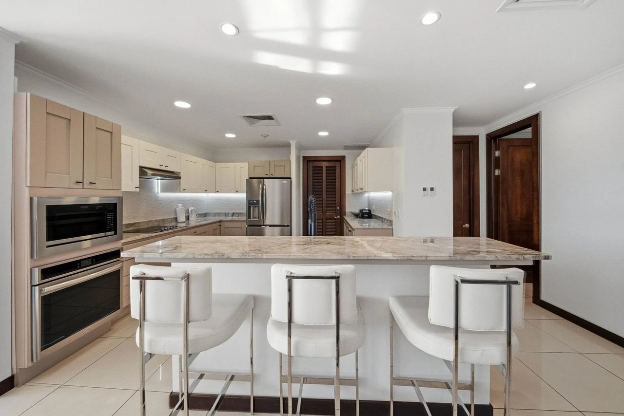 Renovated Carao Golf Condo, Flamingo, Guanacaste