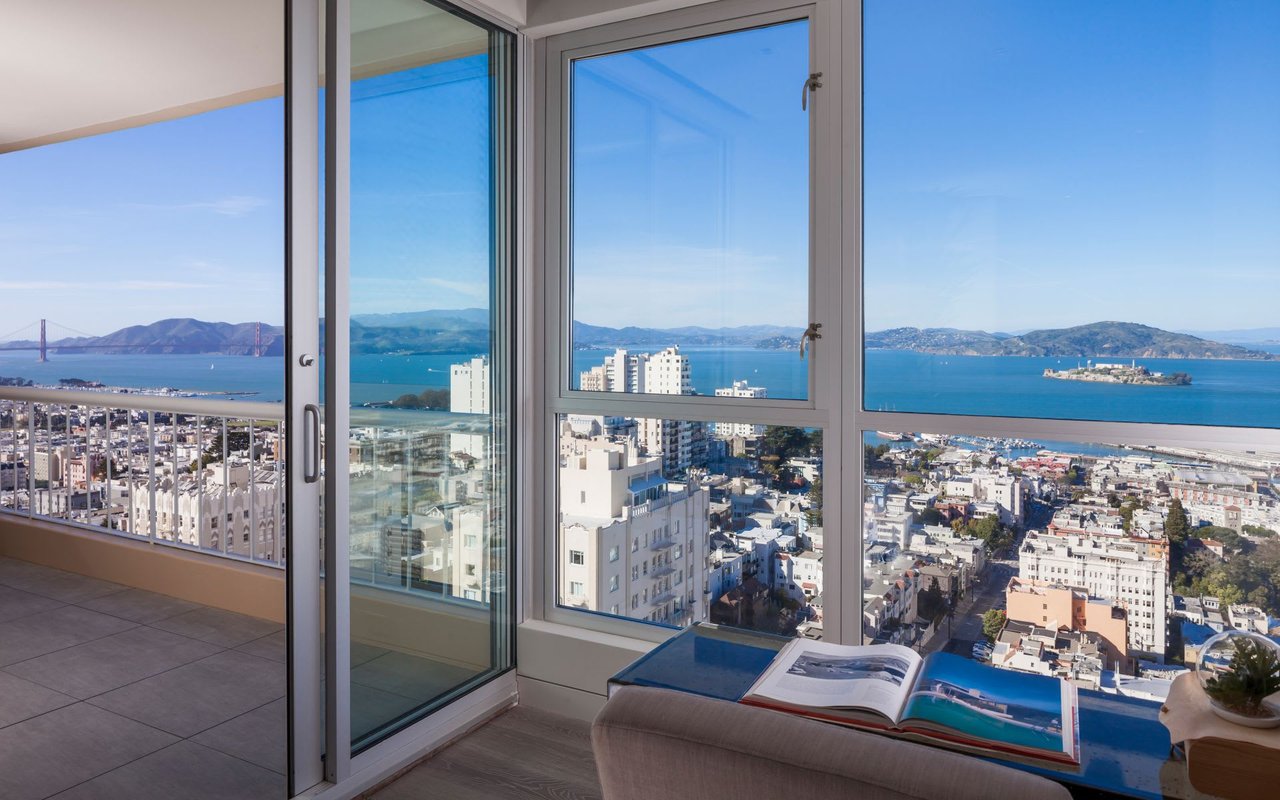 Panoramic Views at 1070 Green