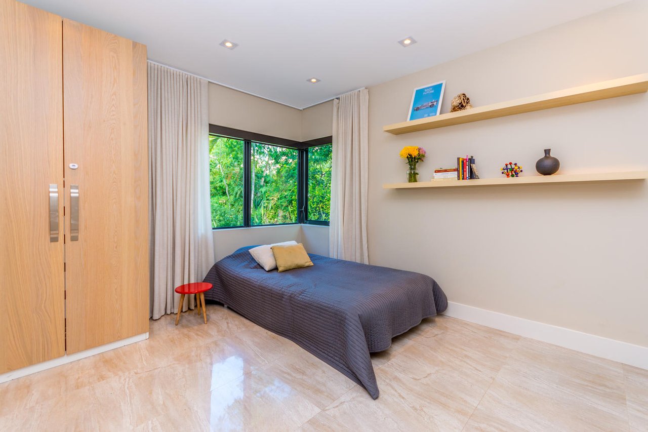 110 Venetian Way, San Marino Island