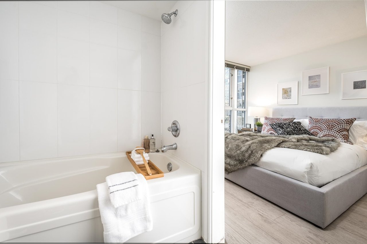 702-1068 Hornby Street, Vancouver
