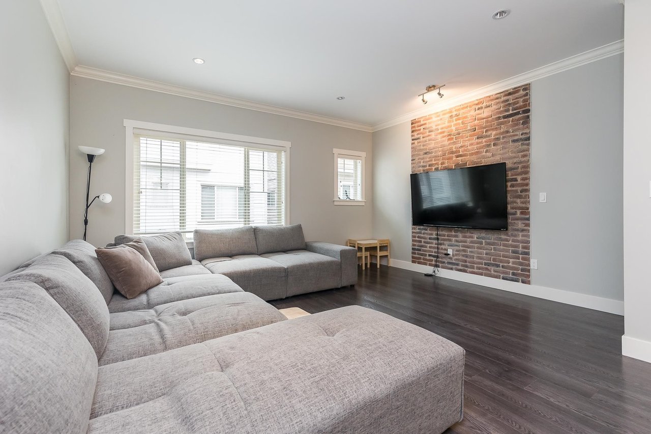 12-19097 64 Ave