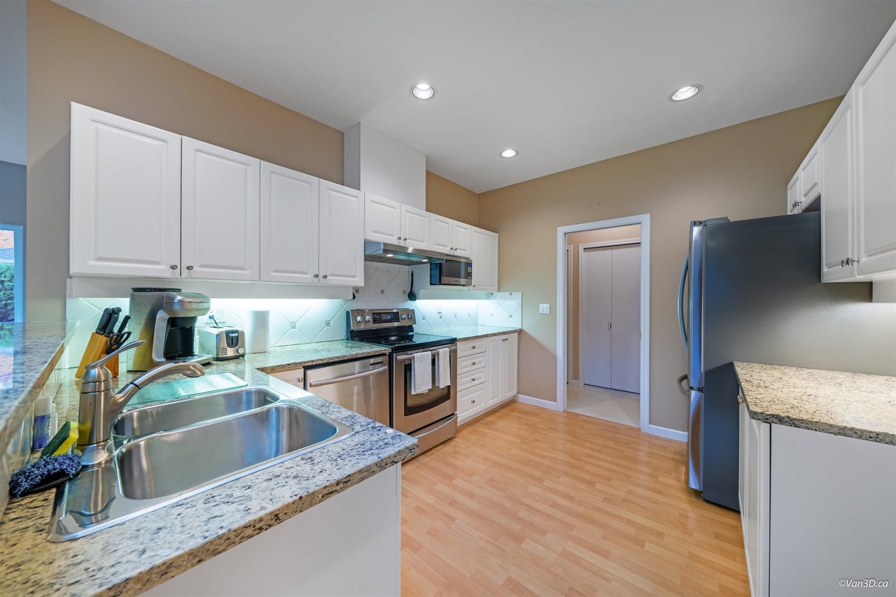 8-15168 22 Ave