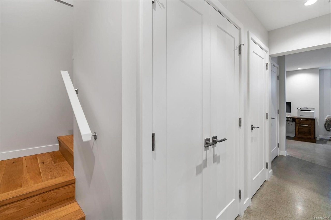 1034 Pentrelew Pl