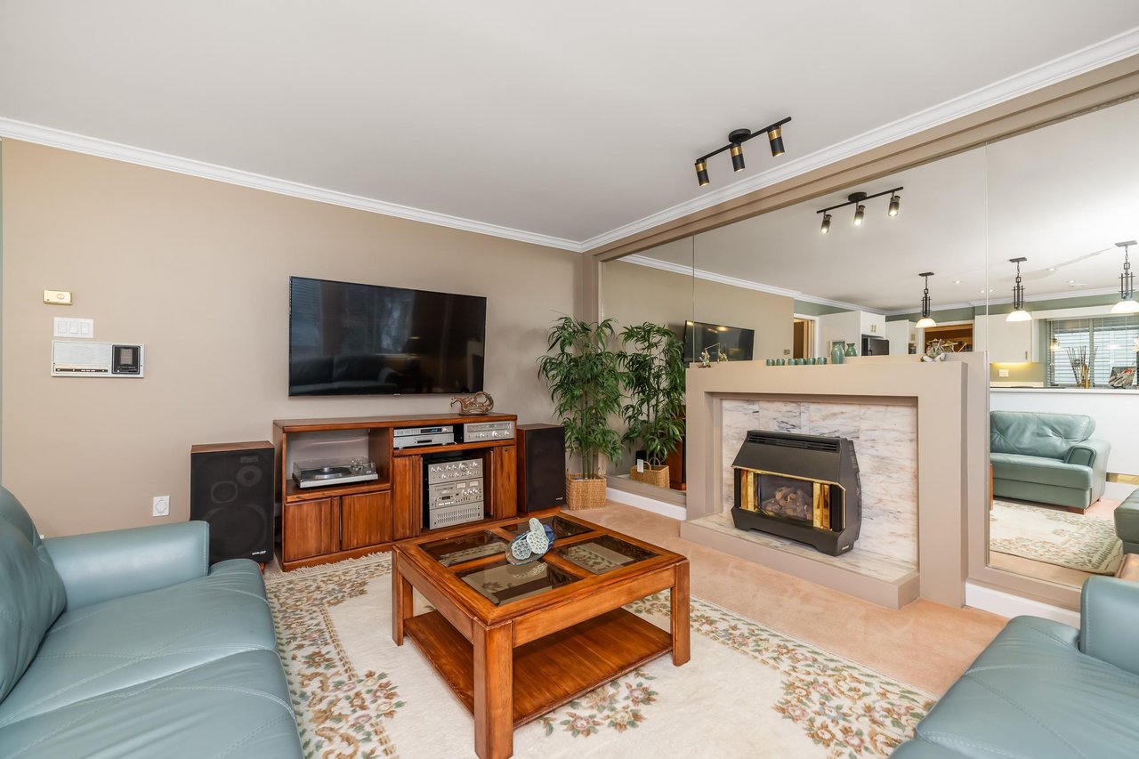 412 Balfour Dr