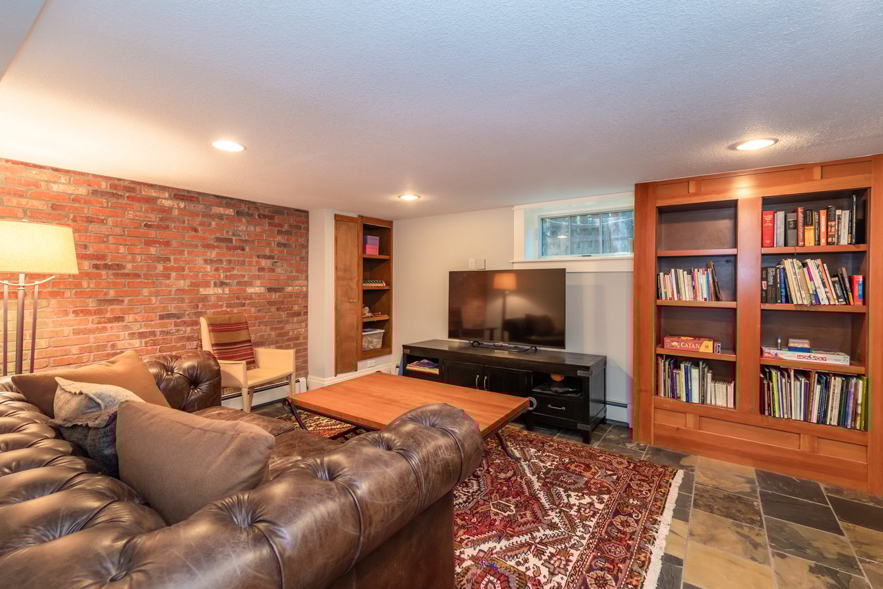 1590 Cascade Ave