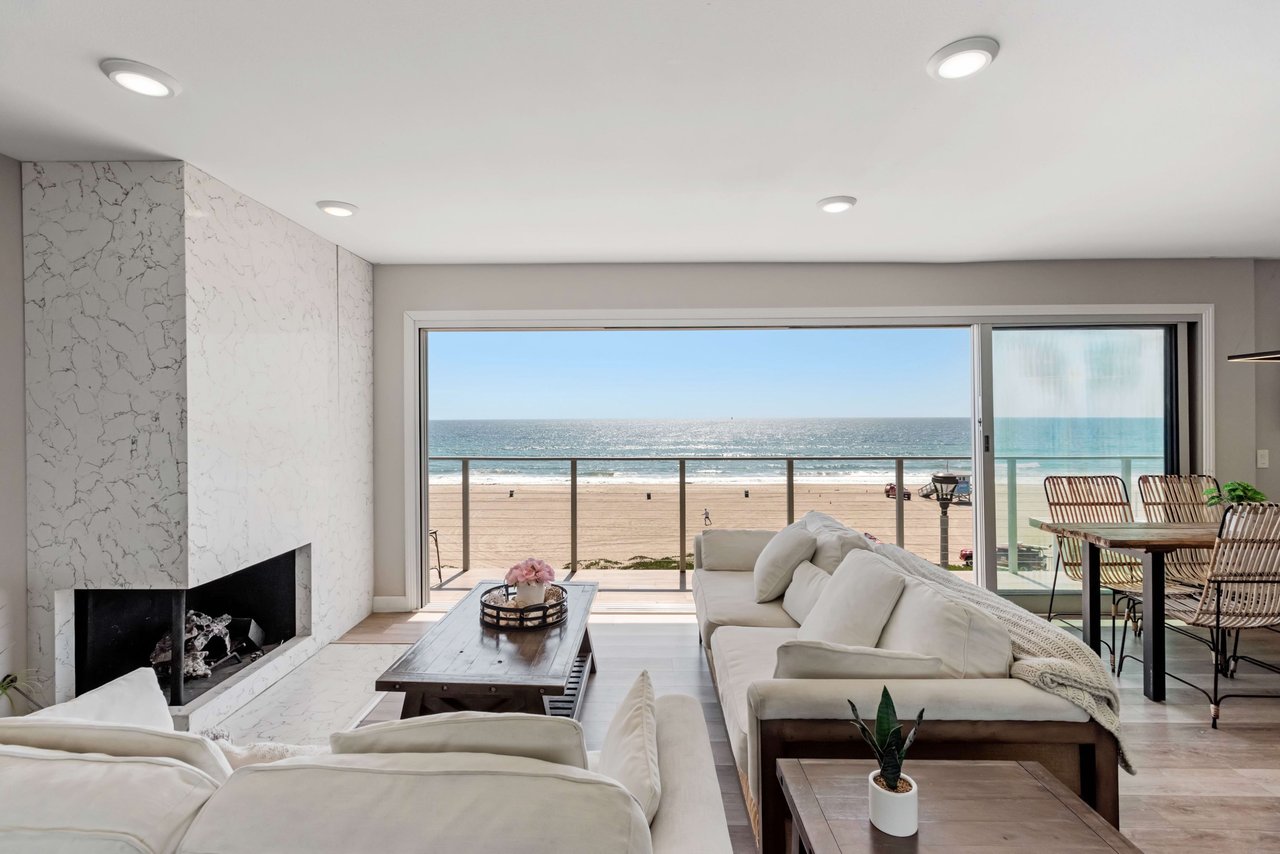 2208 The Strand