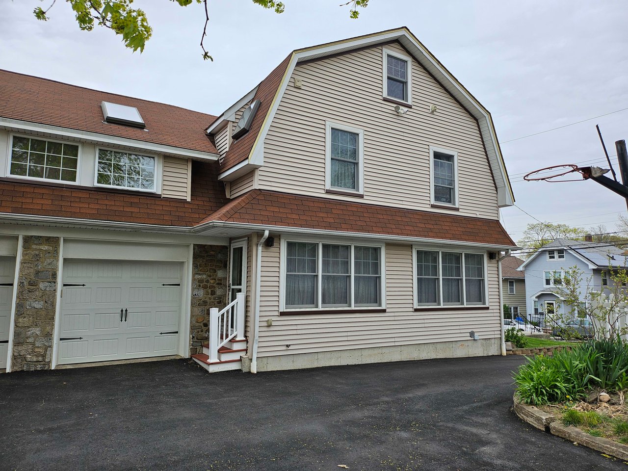 BEAUTIFUL NORTH SHORE COLONIAL