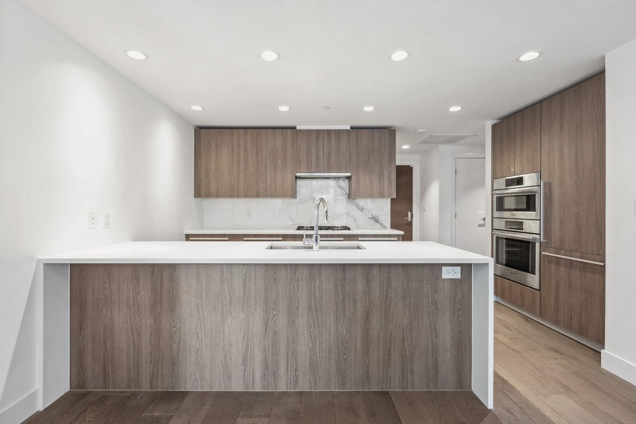 304-2780 Valley Centre Ave