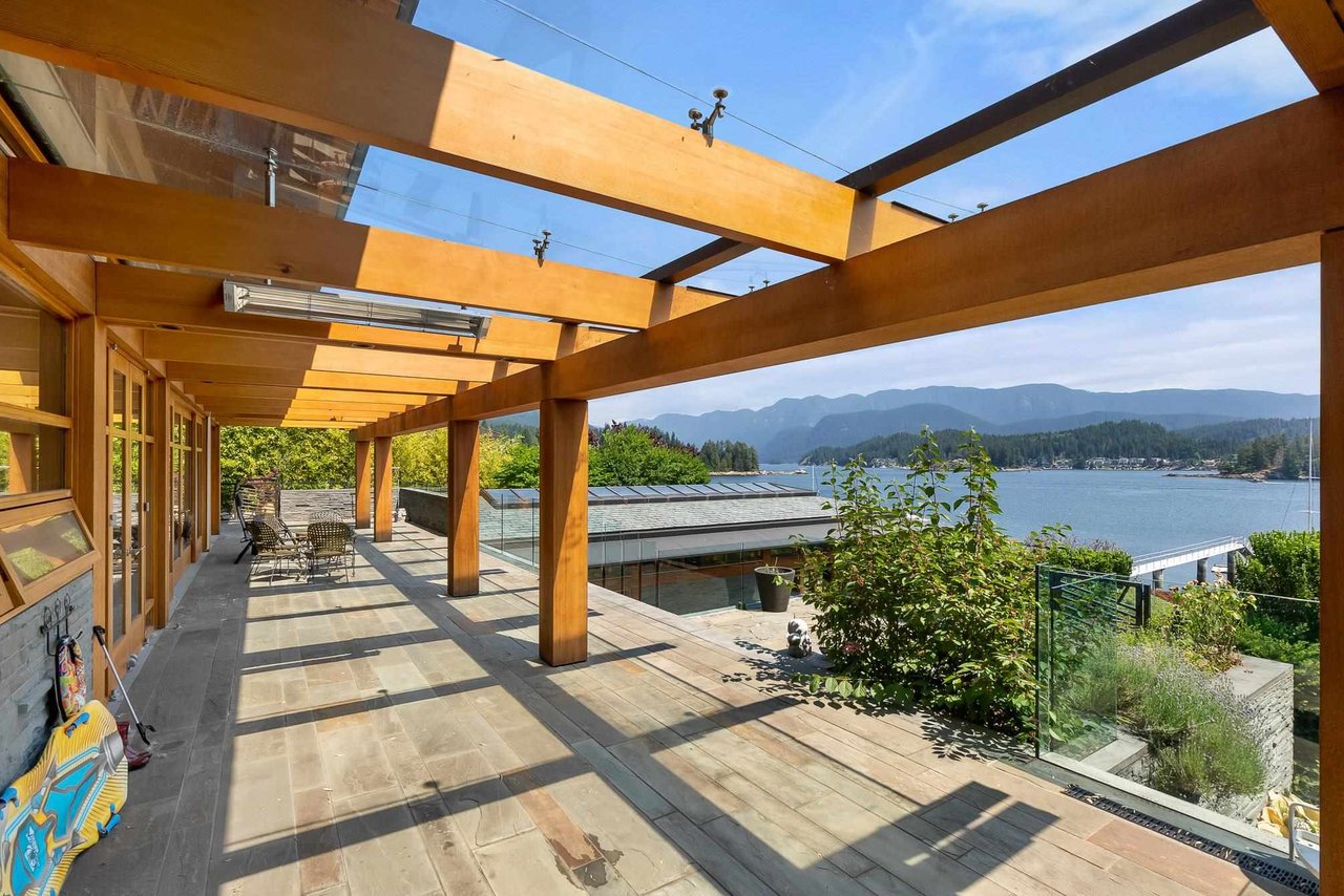 672 Beachview Dr
