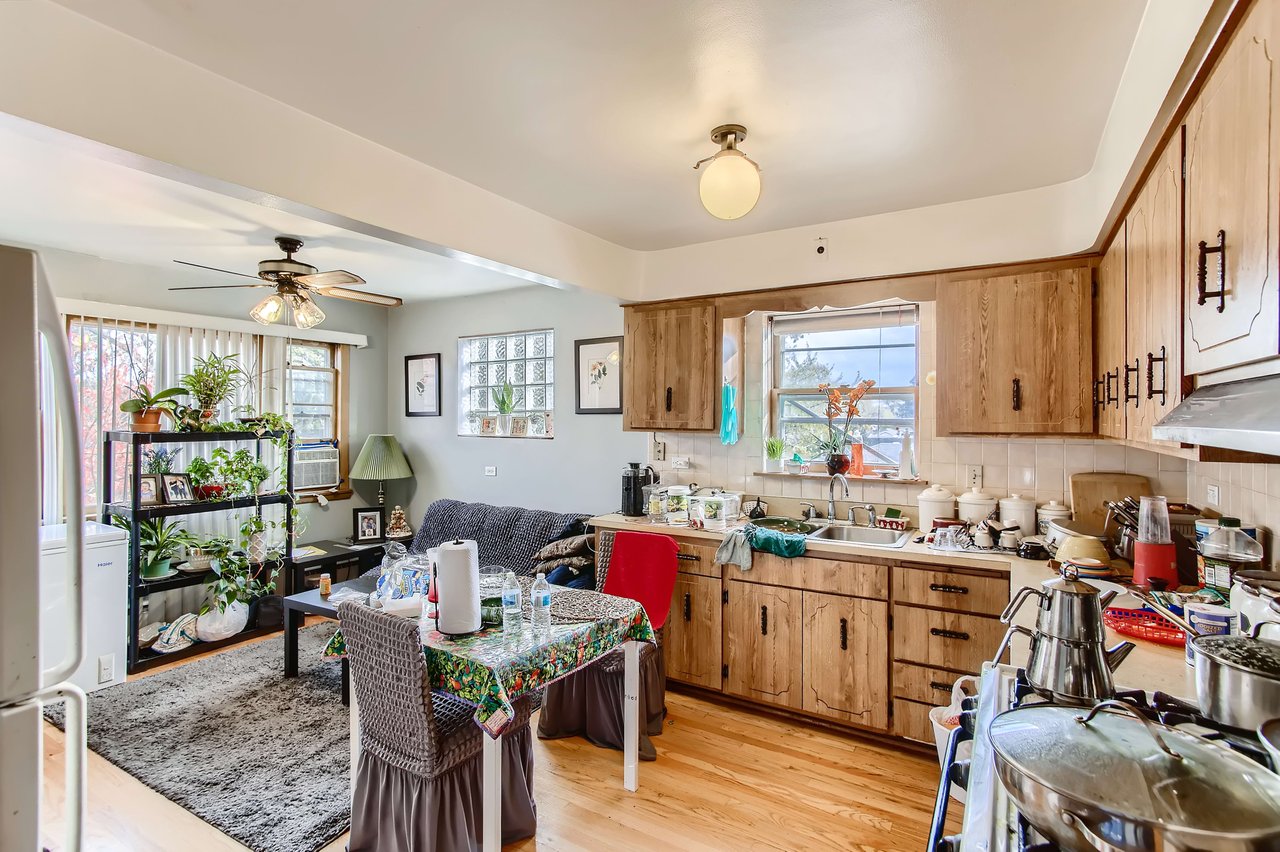 8707 N Oketo Niles, IL  60714