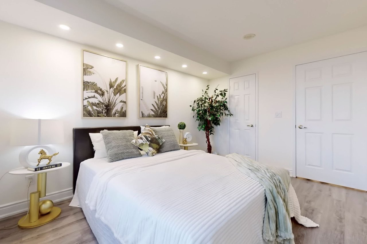 75 King William Cres Unit: LPH13