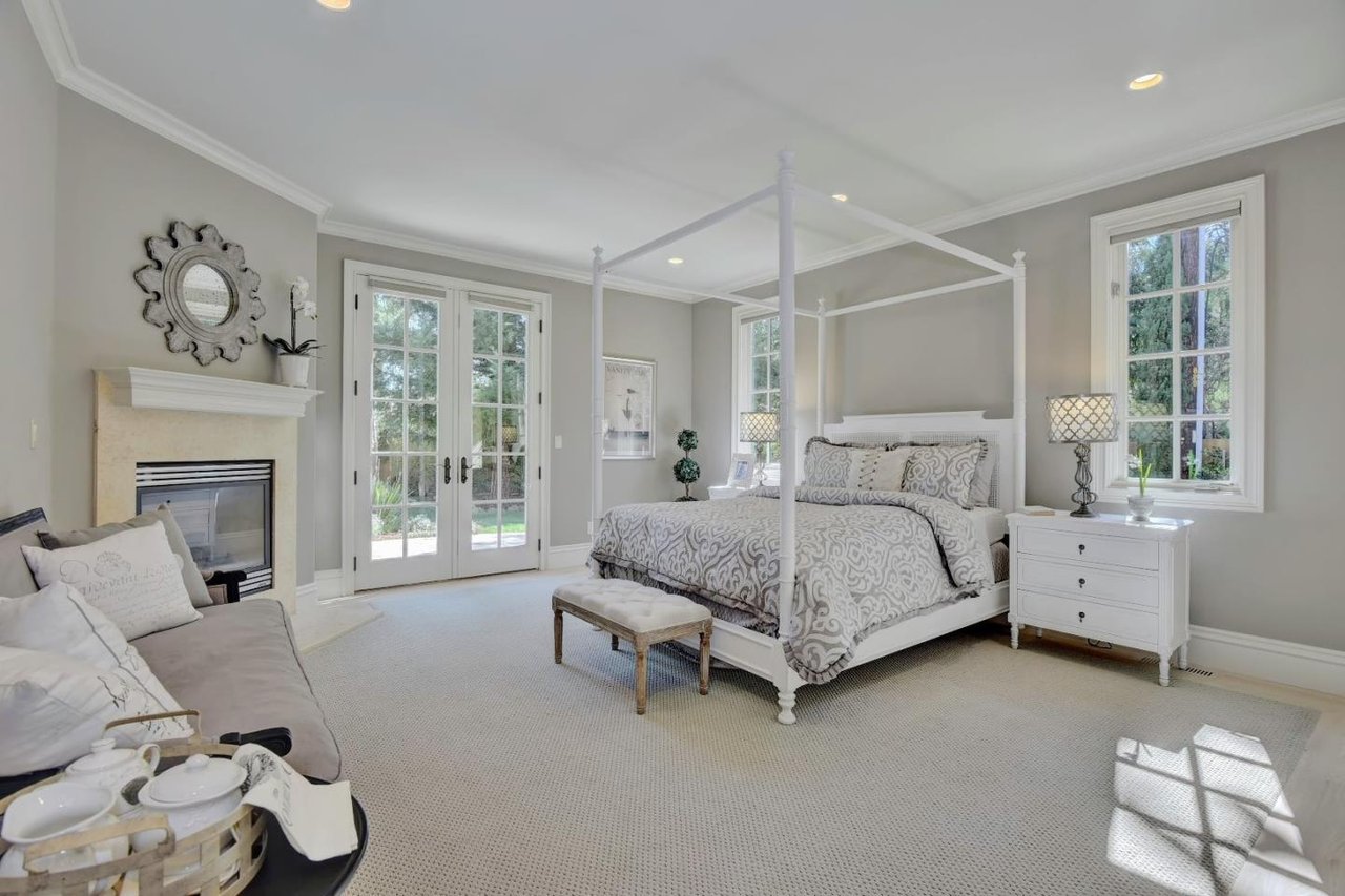 780 Rosewood Dr