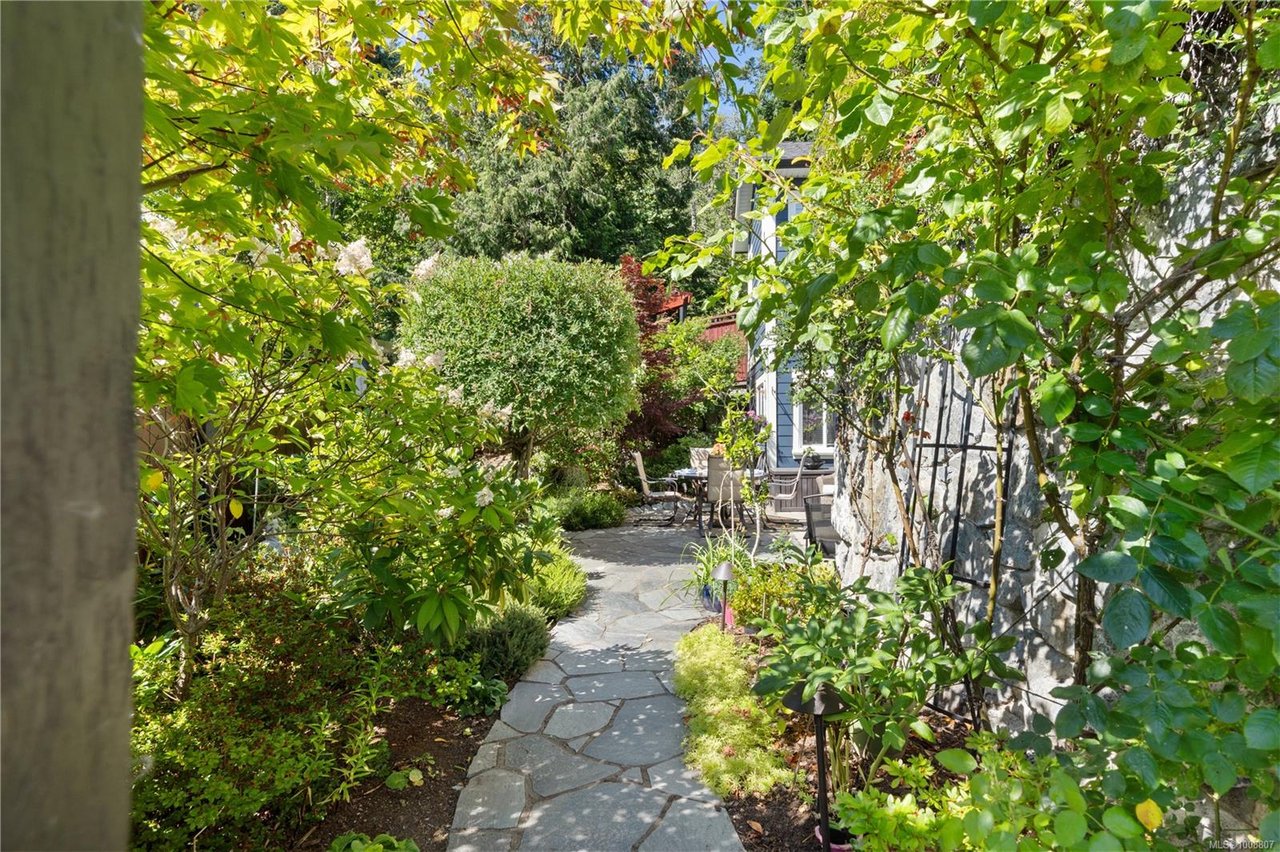 630 Granrose Terr, Colwood