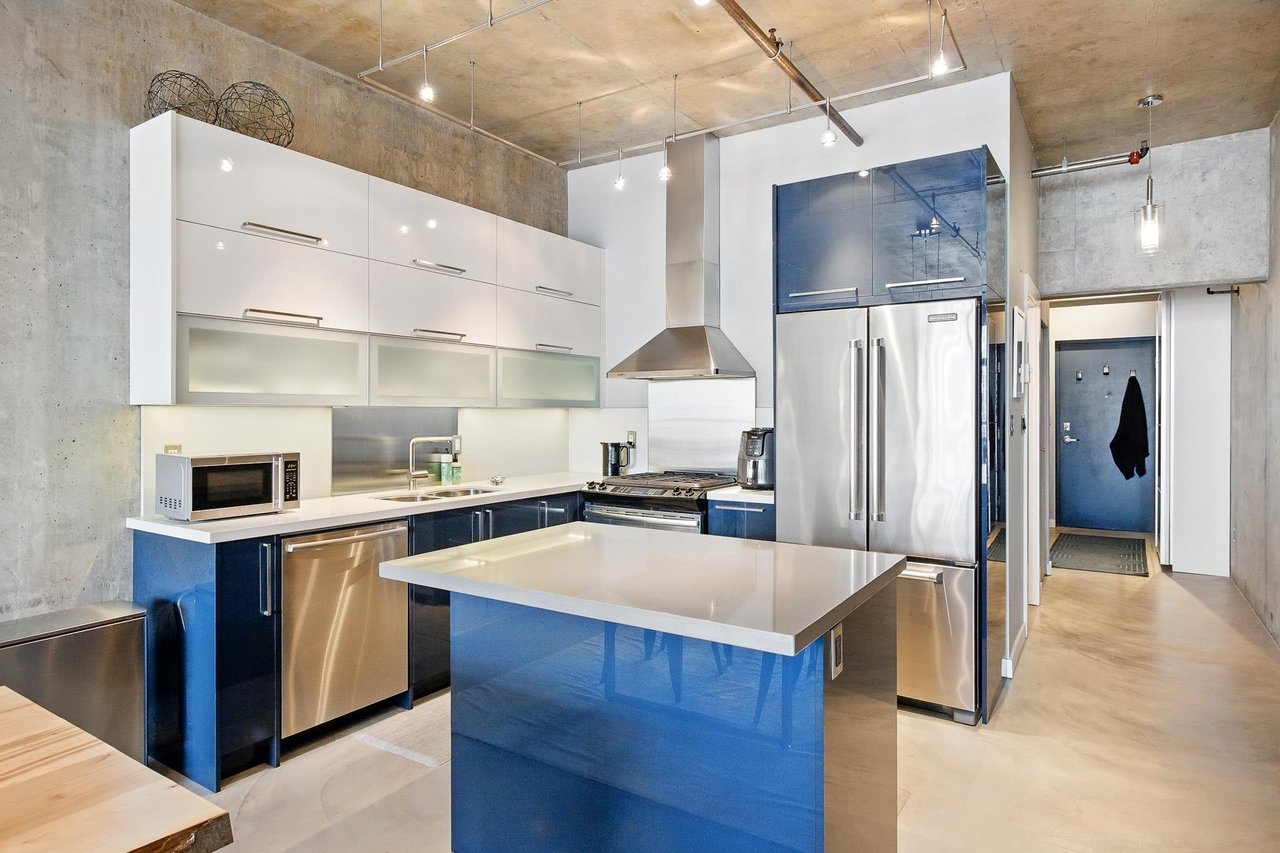 303-128 W 6th Ave