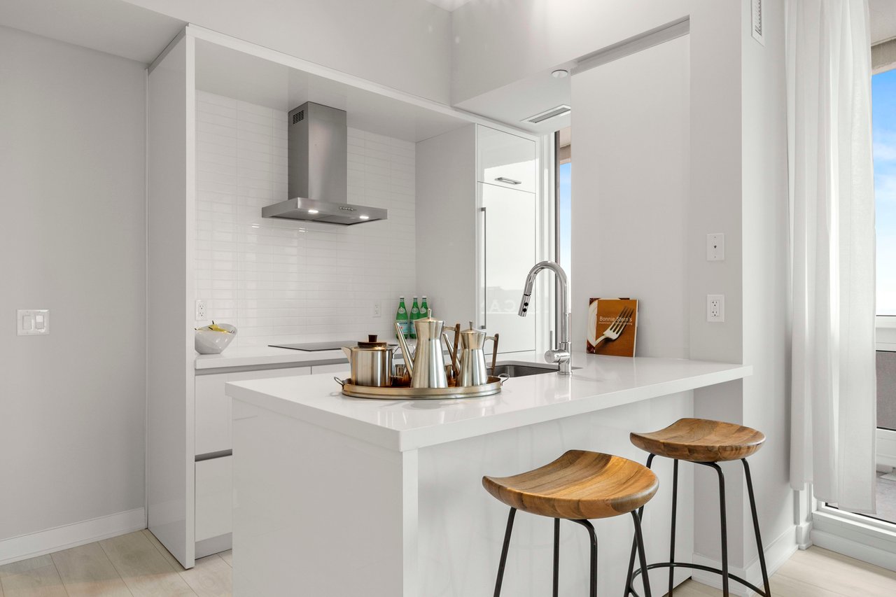 2221 Yonge Street Suite 2909