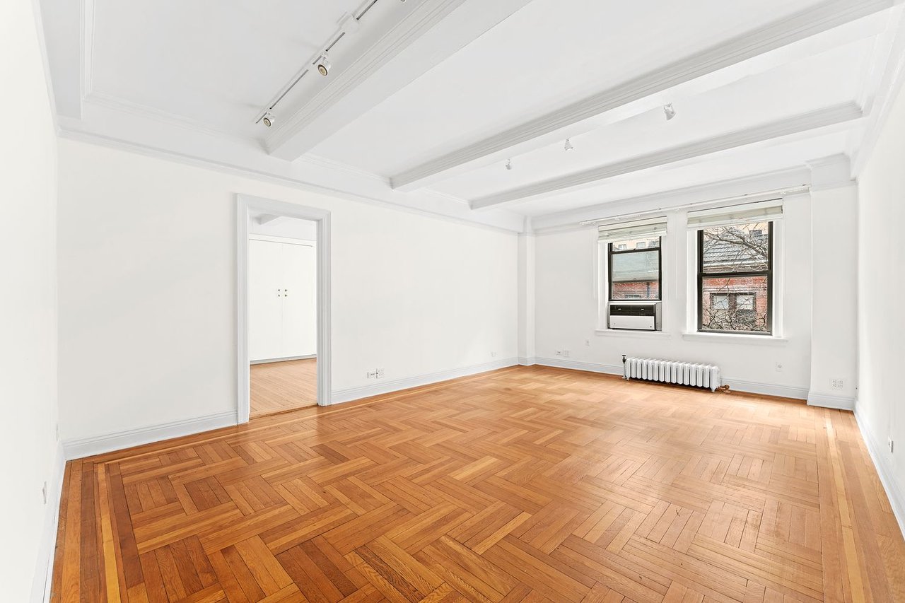 245 West 74th Street Unit: 4C